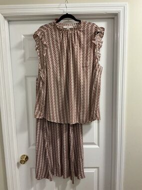 Loft plus skirt set, top is 22 , skirt is a 20 NWT